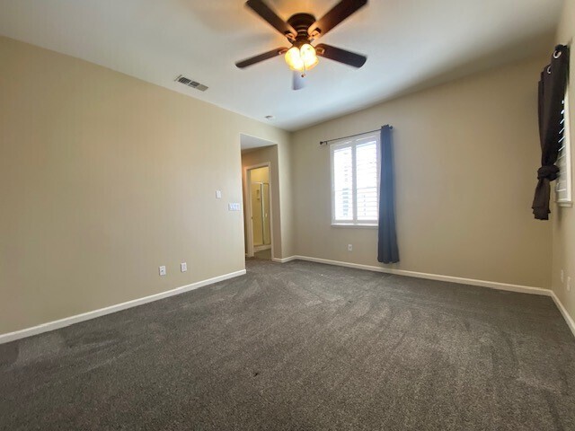 Building Photo - Beautiful 3 Bedroom in Gated Community! Po...