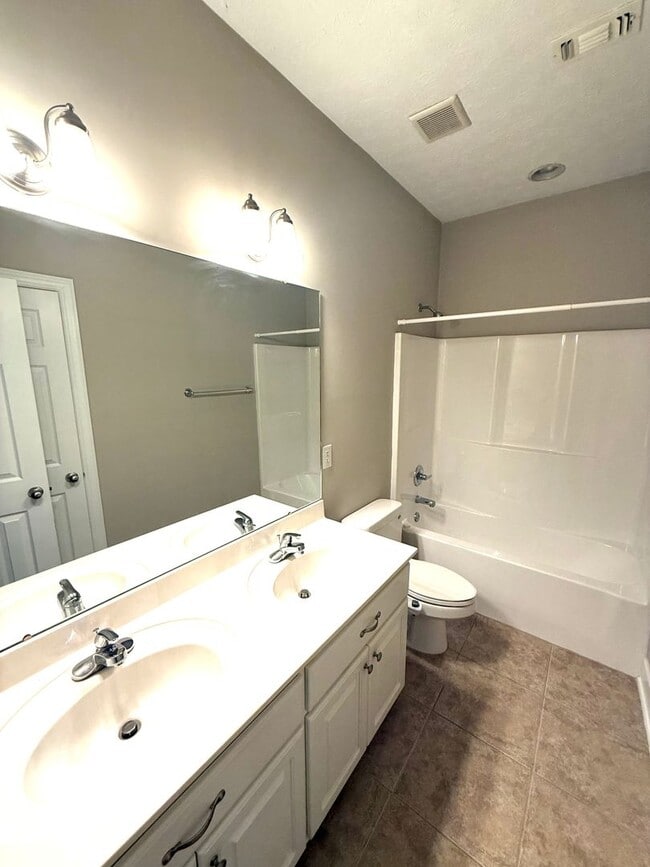 Building Photo - ** 4 bed 2 bath located by Prattville High...
