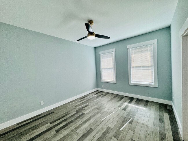 Building Photo - RATE DROP ALERT! (was $2600/month)