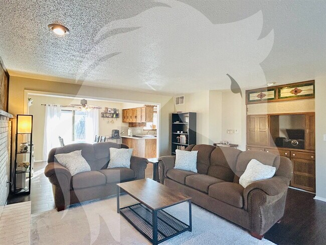 Building Photo - "Cozy Comfort Awaits: 3-Bedroom Home with Fireplace on Twilight Ave, Enid, OK!"