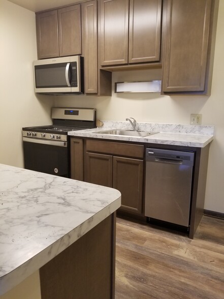 105/202 Kitchen - Twin Oaks West Apartments