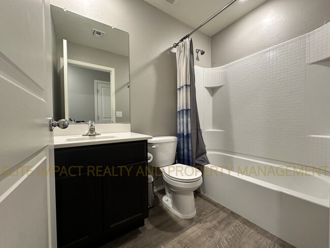 Building Photo - 5992 S Antrim Loop