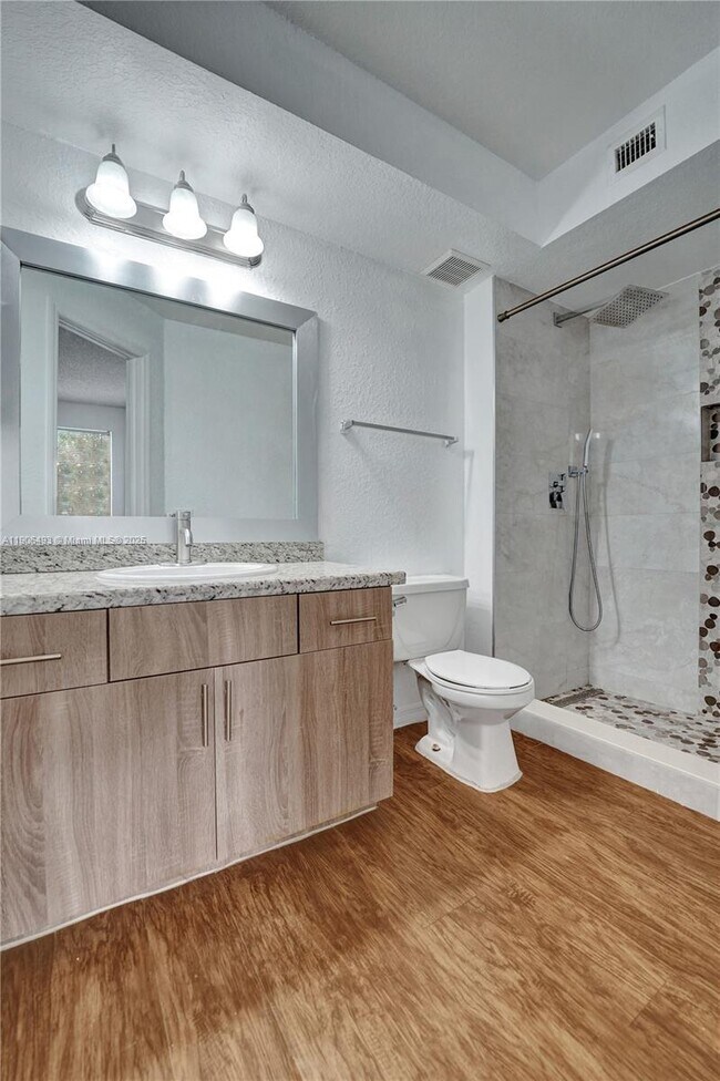 Building Photo - 417 Vista Isles Dr