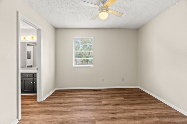 Building Photo - Townhouse in Maumelle!