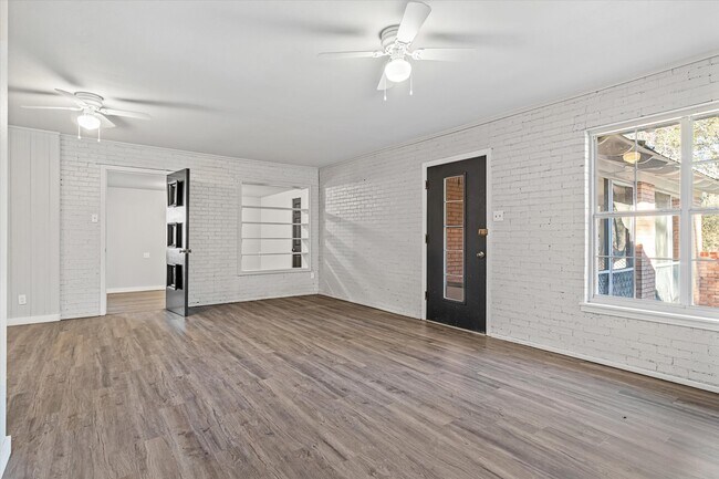 Building Photo - 175 E Elm St