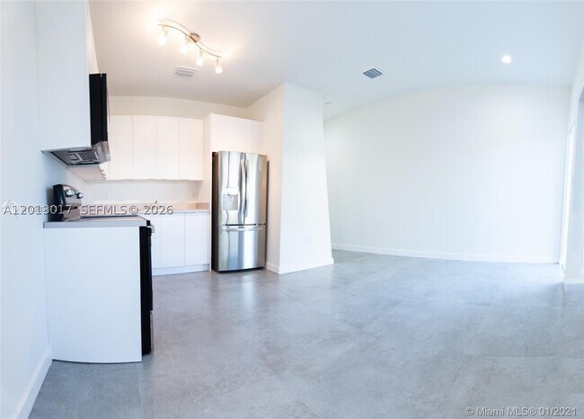 Building Photo - 120 NE 71st St