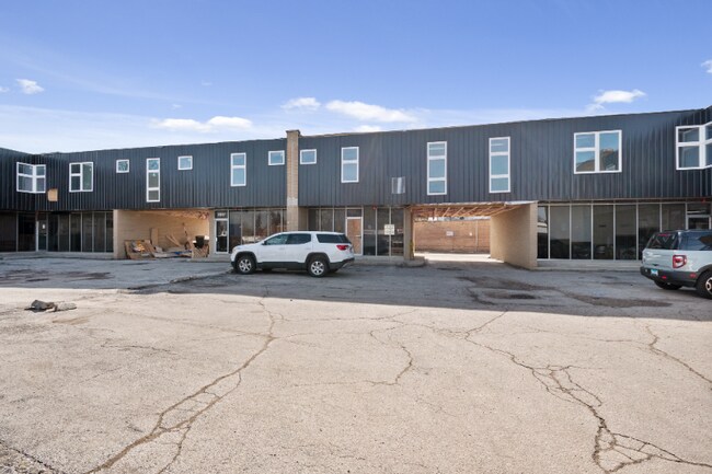 Building Photo - 9865 W Roosevelt Rd