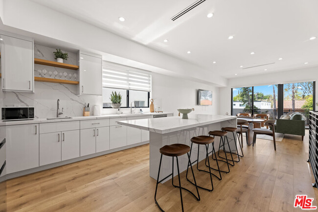 Building Photo - 5118 Laurel Canyon Blvd