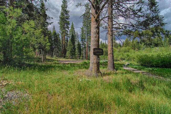 Building Photo - SKI LEASE:  Updated Townhome in Wooded, Central North Lake Location!