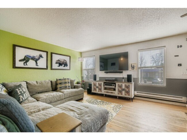 Building Photo - 10922 Forest Cir