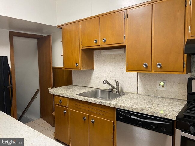 Building Photo - 105 Cooper Ave