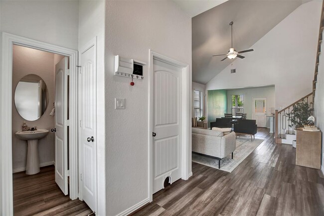 Building Photo - 6251 Briarstone Valley Ln