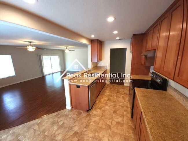 Building Photo - Wonderful 3bd/2ba Home near Whitney & Watt Avenue