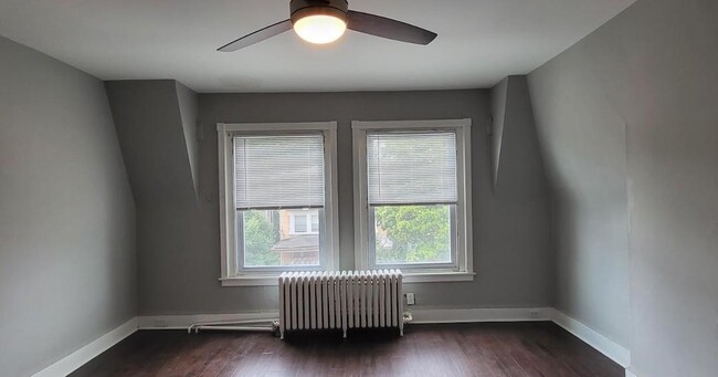 Livingroom/Kitchen View #1 - 432 W Bringhurst St