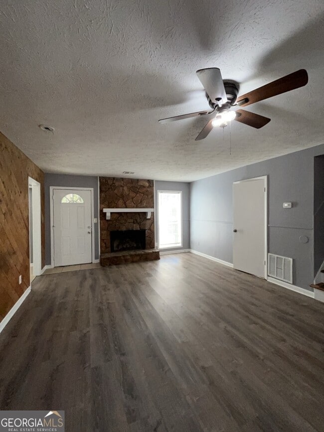 Building Photo - 1682 Charmeth Rd