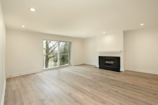 Building Photo - 1250 Park Ave W