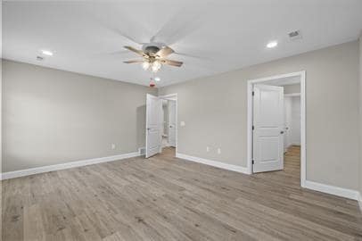 Building Photo - 302 Oak Grv Cir