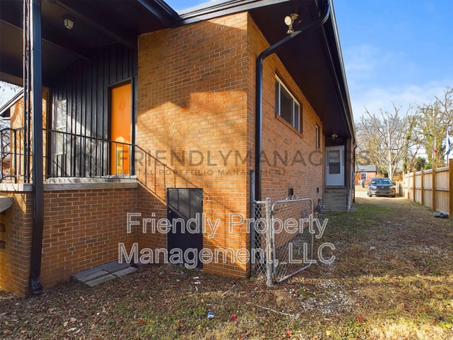 Building Photo - 304 Hobson St