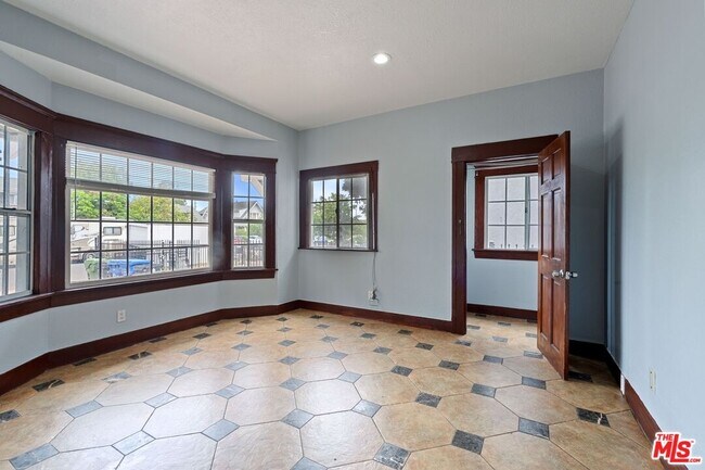 Building Photo - 1750 W 49th St