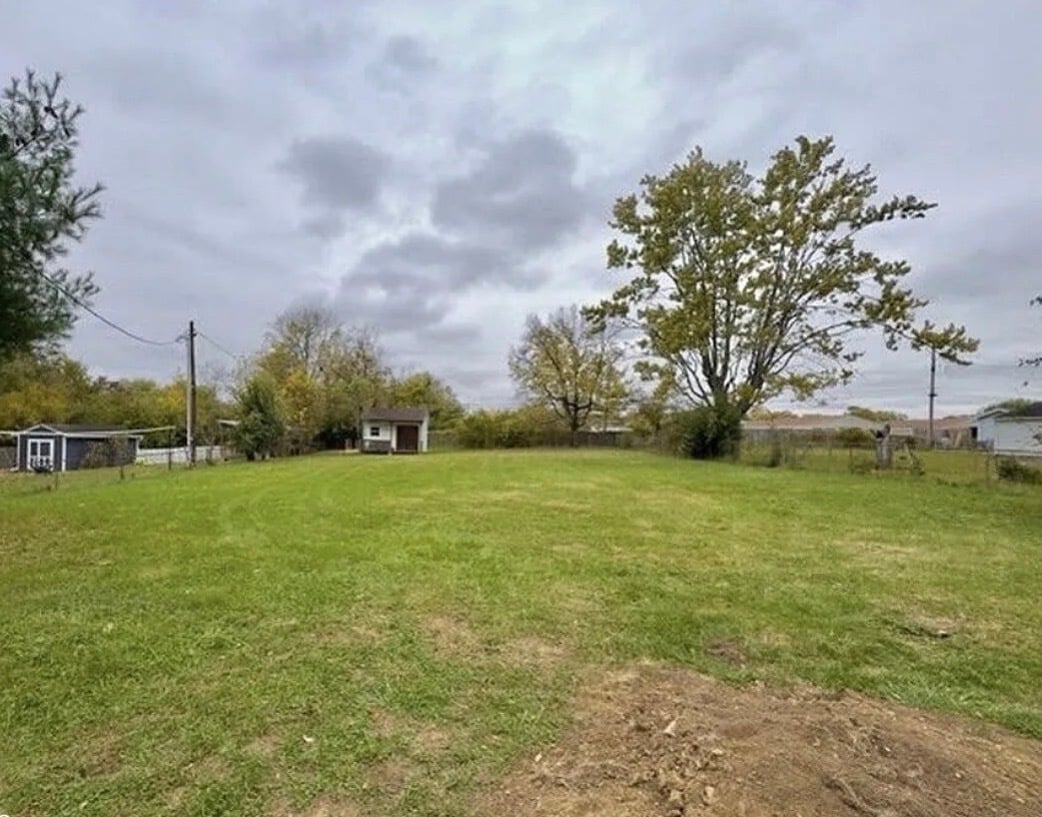 Building Photo - 1120 Bomar Ln