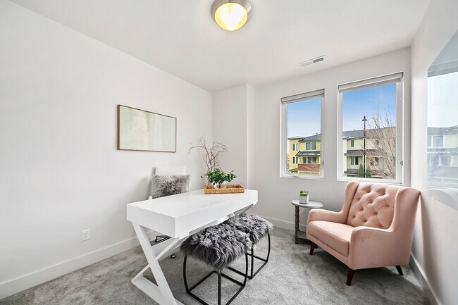 Building Photo - 3714 E Parkcenter Blvd