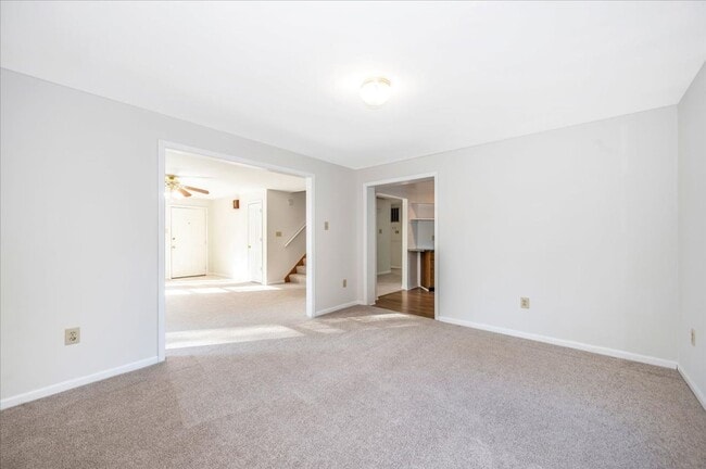 Building Photo - Oversized House in Point of Rocks for Lease