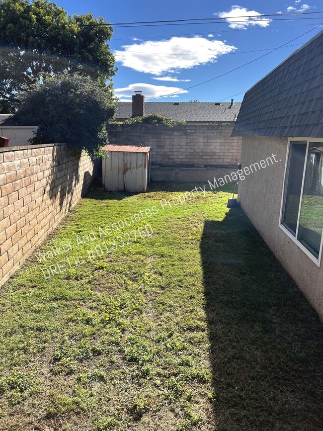 Building Photo - 202 Larkspur Dr