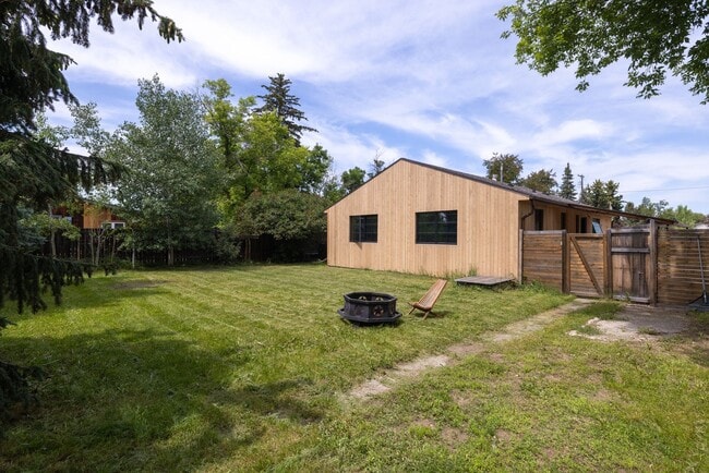 Building Photo - Soul of The old Bozeman with the conveniences of modern design with flexible lease dates