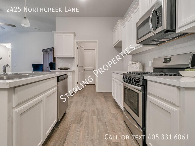 Building Photo - 2425 Northcreek Ln
