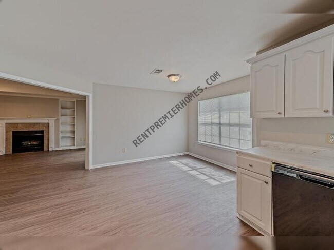 Building Photo - 2910 Falcon Ct