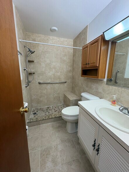 Building Photo - 624 Garrison Rd