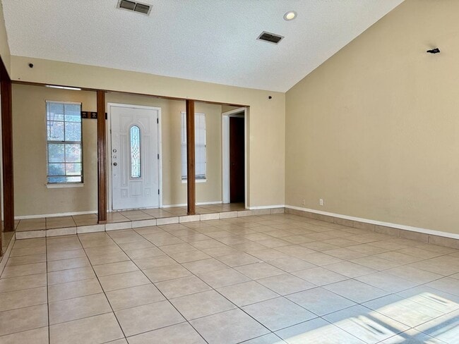 Building Photo - 3 Bedroom, 2 Bath Rental