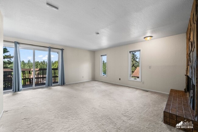 Building Photo - Towne East Single Family Home