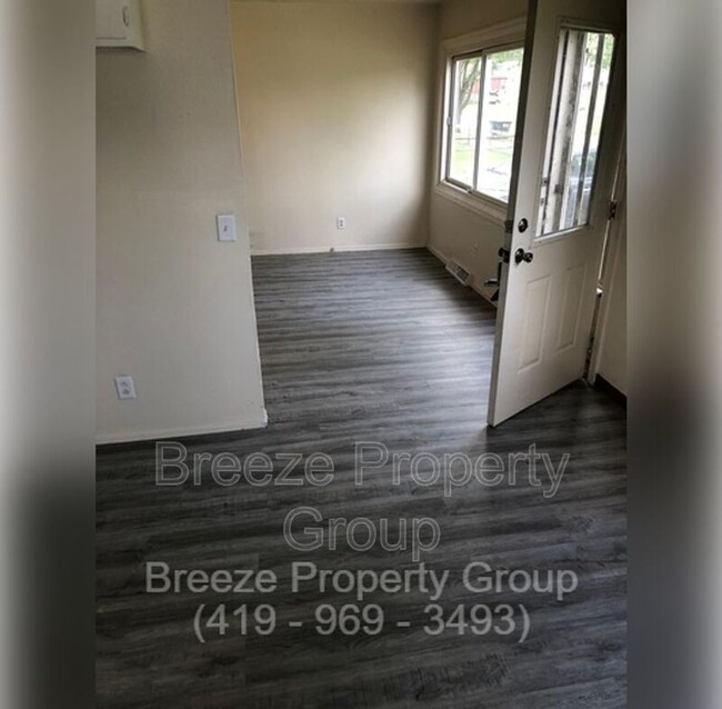 Building Photo - 2074 Price St