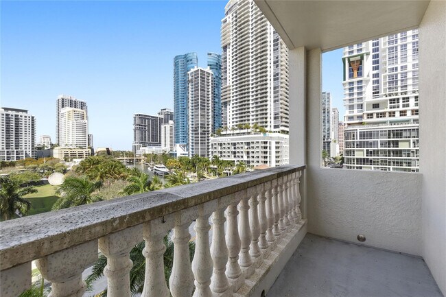 Building Photo - 511 SE 5 Ave