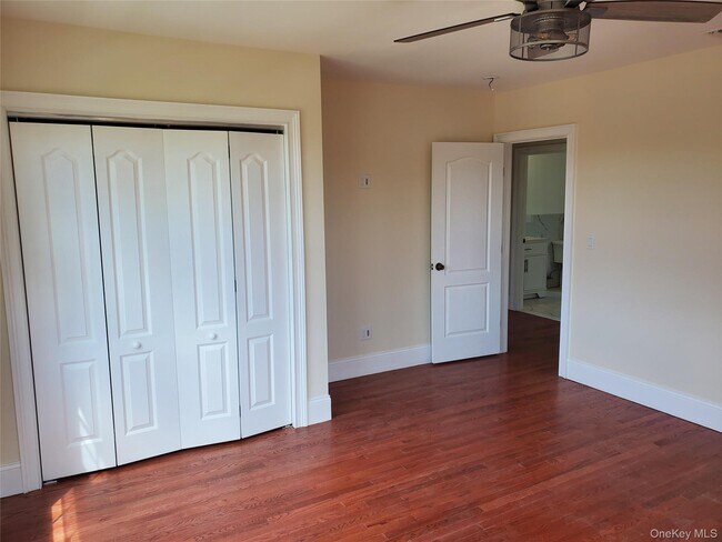 Building Photo - 529 Maple Ave