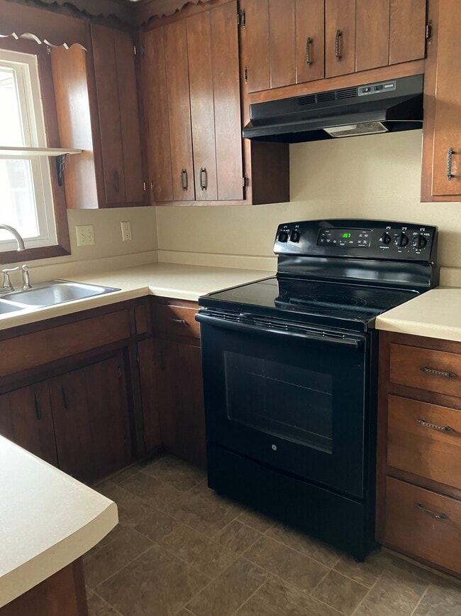 Building Photo - 1525 Commanche Ave