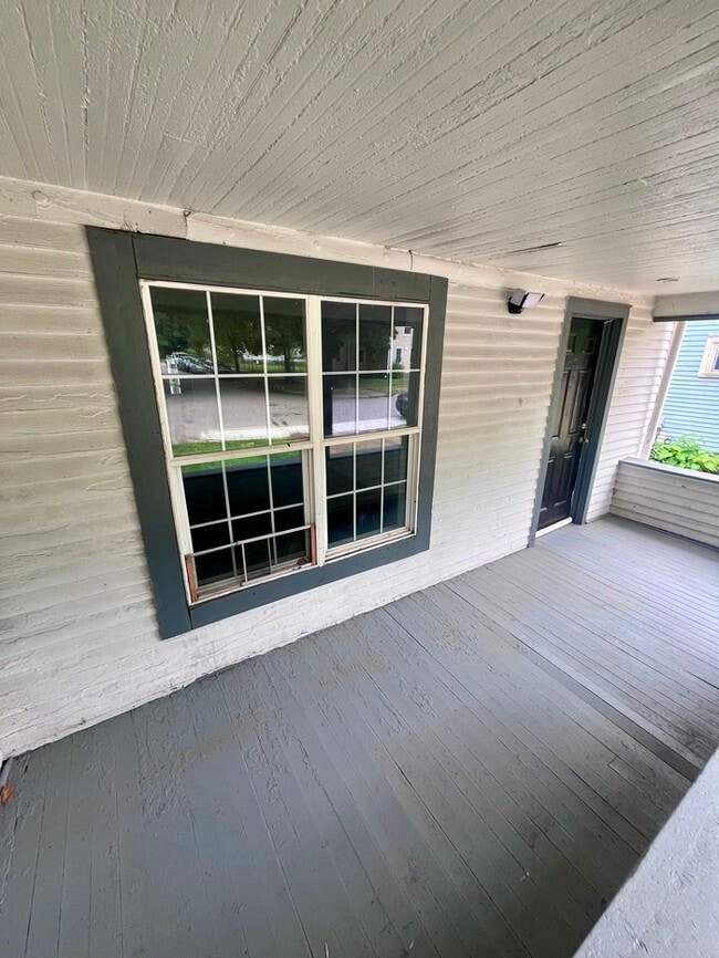Building Photo - Newly Renovated Single Family Home!