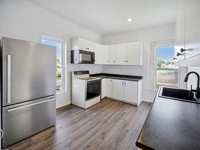 Building Photo - 6801 Lexington Ave