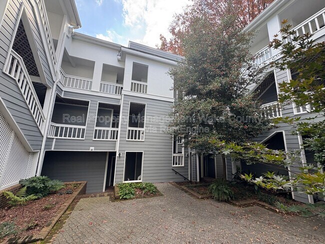 Building Photo - 700 Bishops Park Dr