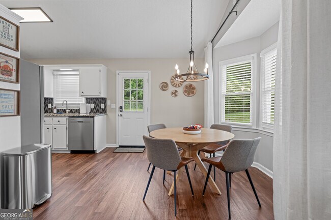 Building Photo - 13 Huntcliff Dr