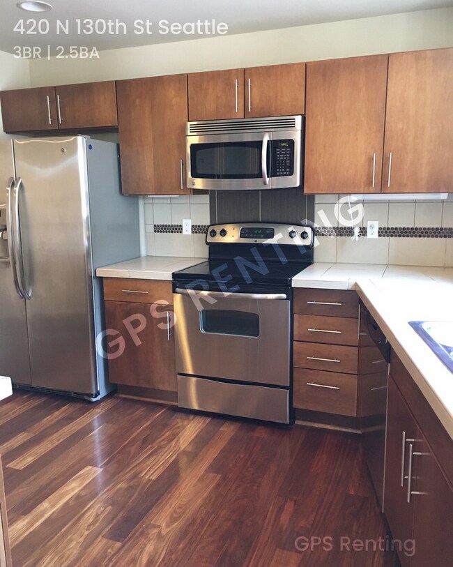 Building Photo - 420 N 130th St