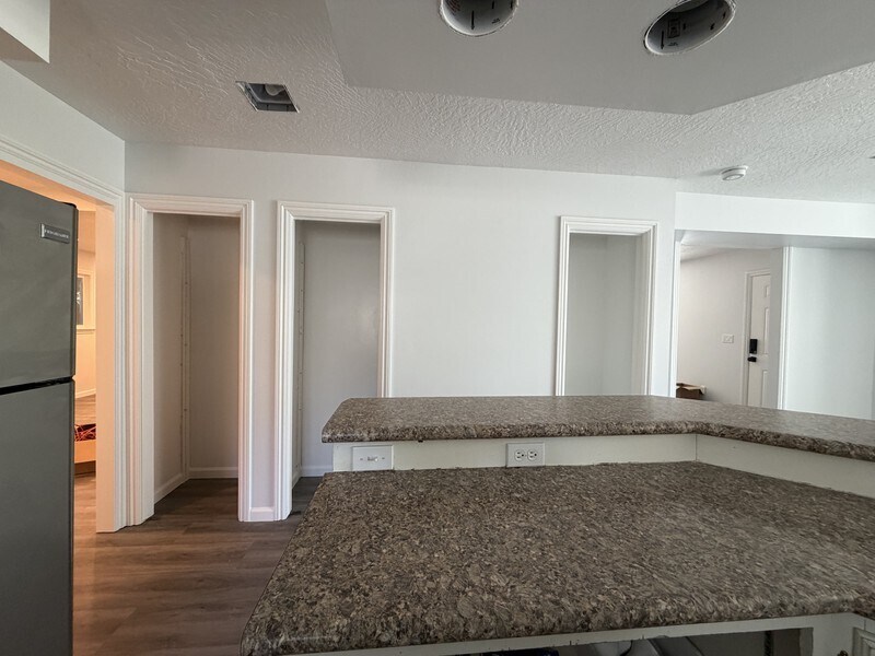 Building Photo - 174 S 600 E