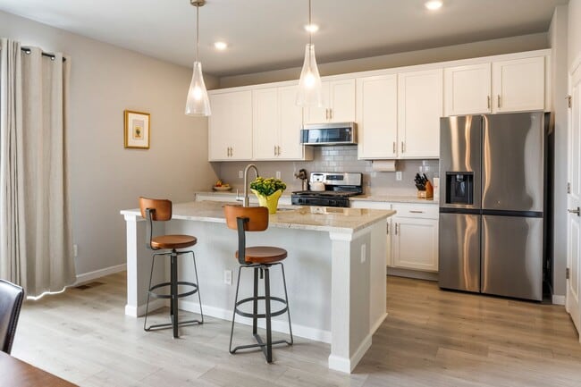 Building Photo - New Executive Furnished -Three bedroom, two bathroom new build home in Longmont fully furnished F...