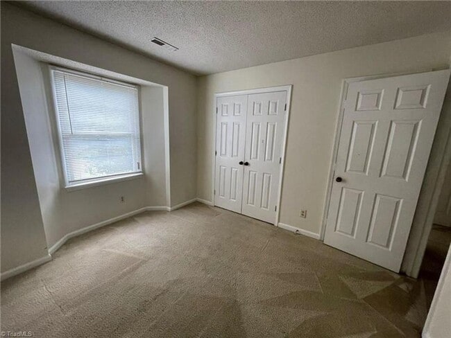 Building Photo - COMING SOON!! 2 BED 2 BATH CONDO!