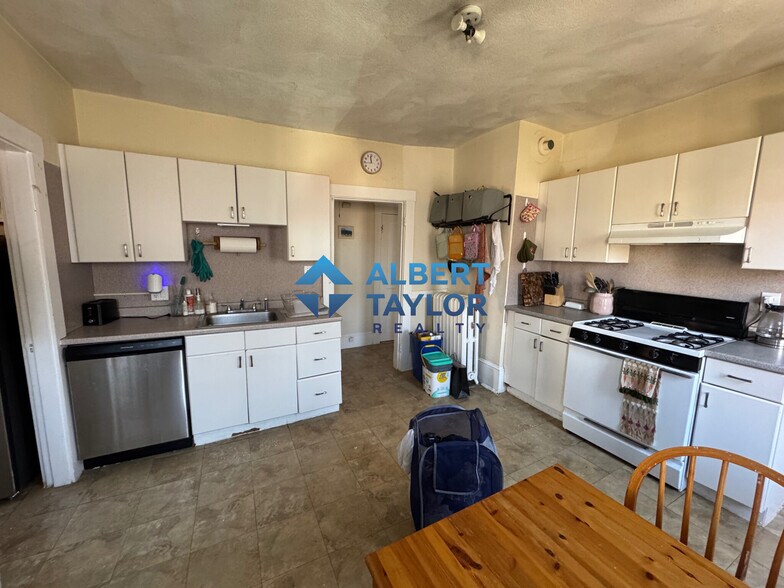 Building Photo - 97 Kilsyth Rd