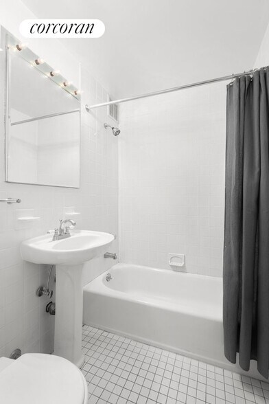 Building Photo - 444 E 87th St