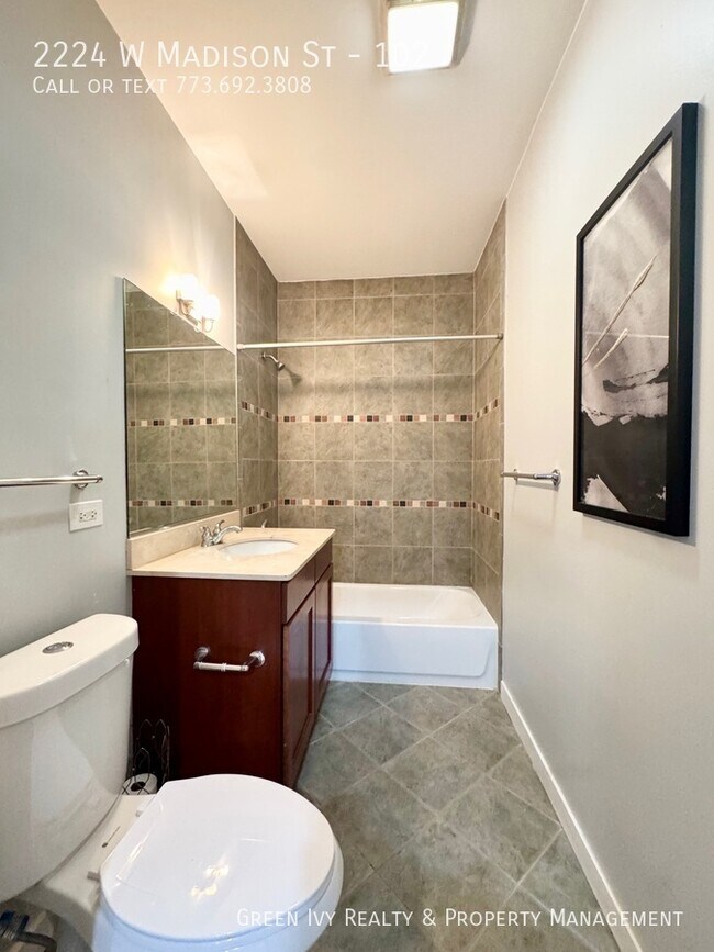 Building Photo - 2224 W Madison St