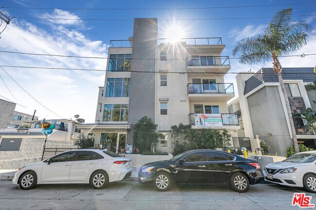 Building Photo - 10824 Blix St