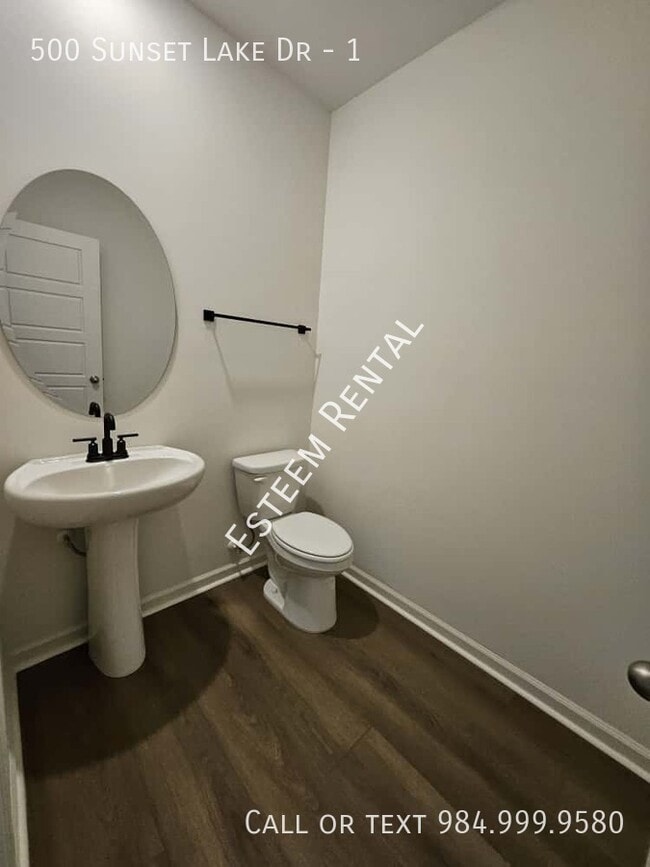 Building Photo - 500 Lake Dr